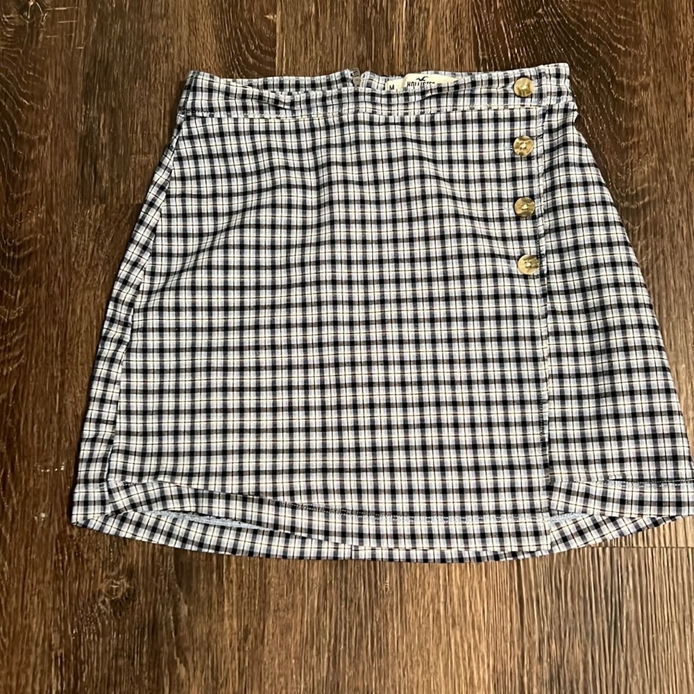 Hollister Skirt size medium!